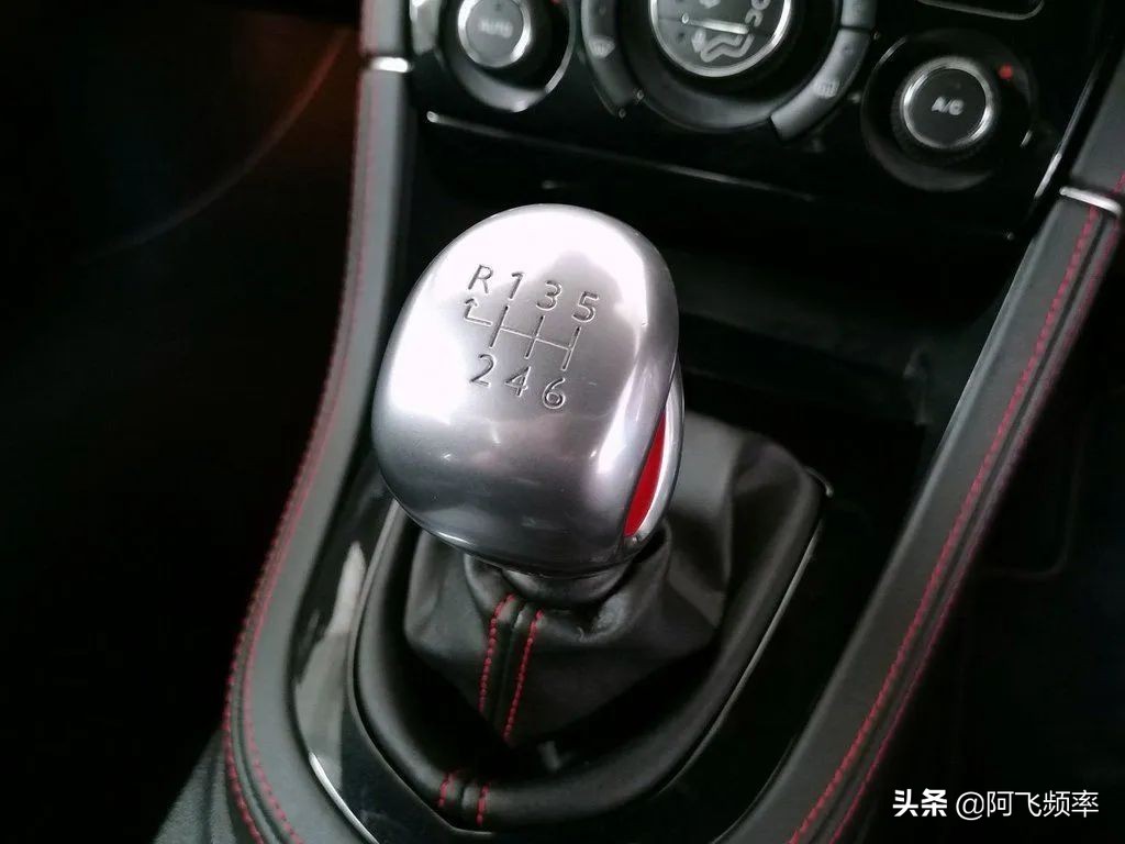 全新一代标致rcz跑车,比法拉利更高级的车