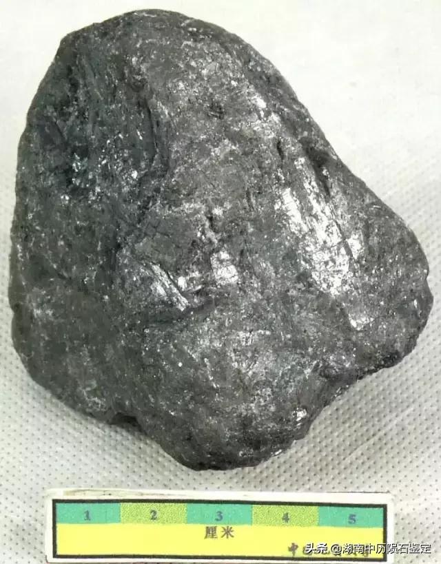 月球陨石与地球矿石的区别,月球陨石和矿石有什么区别