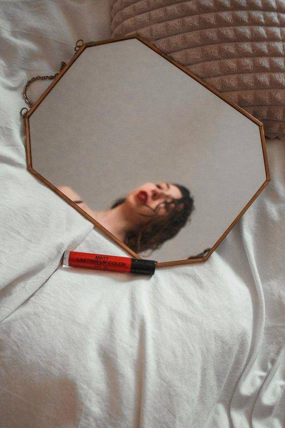 嘴唇水嘟嘟的太可爱了，但你的怎么还那么干瘪