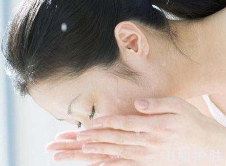 用盐洗脸的好处和坏处,用盐洗脸真的能去除脸上的痘痘吗