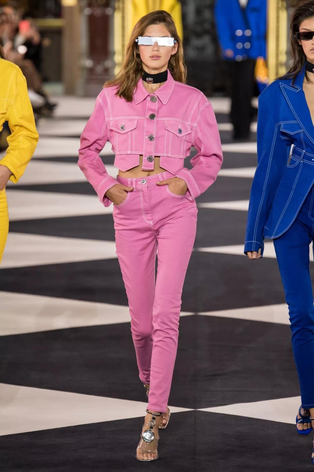 2020流行什么颜色的衣服,今年最流行的衣服颜色是什么颜色