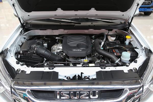 mux牧游侠越野改装,mu-x牧游侠3.0柴油四驱越野视频