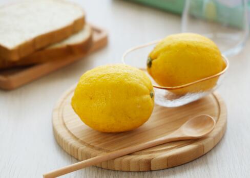 蜂蜜加柠檬做出来的蜂蜜果冻,柠檬蜂蜜怎么做才好喝