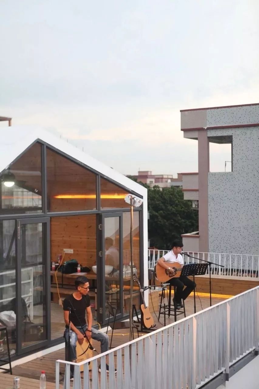 居民楼旧房改造成民宿风格,爆改旧楼成民宿