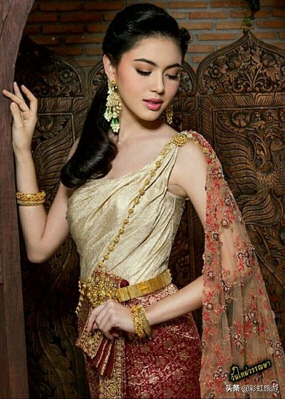 东南亚很多国家民族服装都很接近,而为何“泰服”如此深入人心