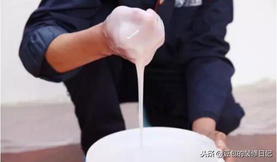 墙纸脱胶翘边怎么修复,墙纸翘边可以用502吗