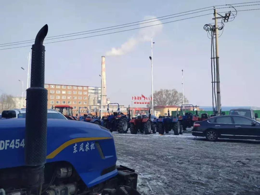 疫情下的县城夜晚照片真实,疫情时期农村的真实生活