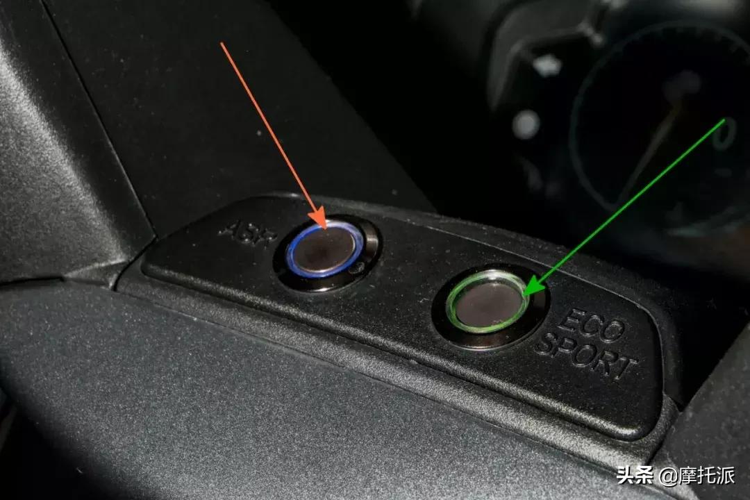 这是一辆让人爱恨交加的大踏板,阿普利亚SRMAX300综合测评-下