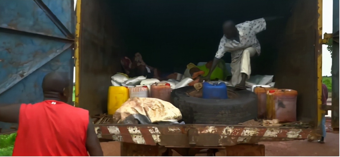 在非洲做生意有多难？60公里路开了两天，结果赚了2.5元