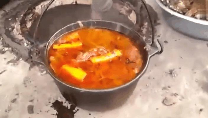 疆味美食羊肉,来新疆必吃的烤羊腿