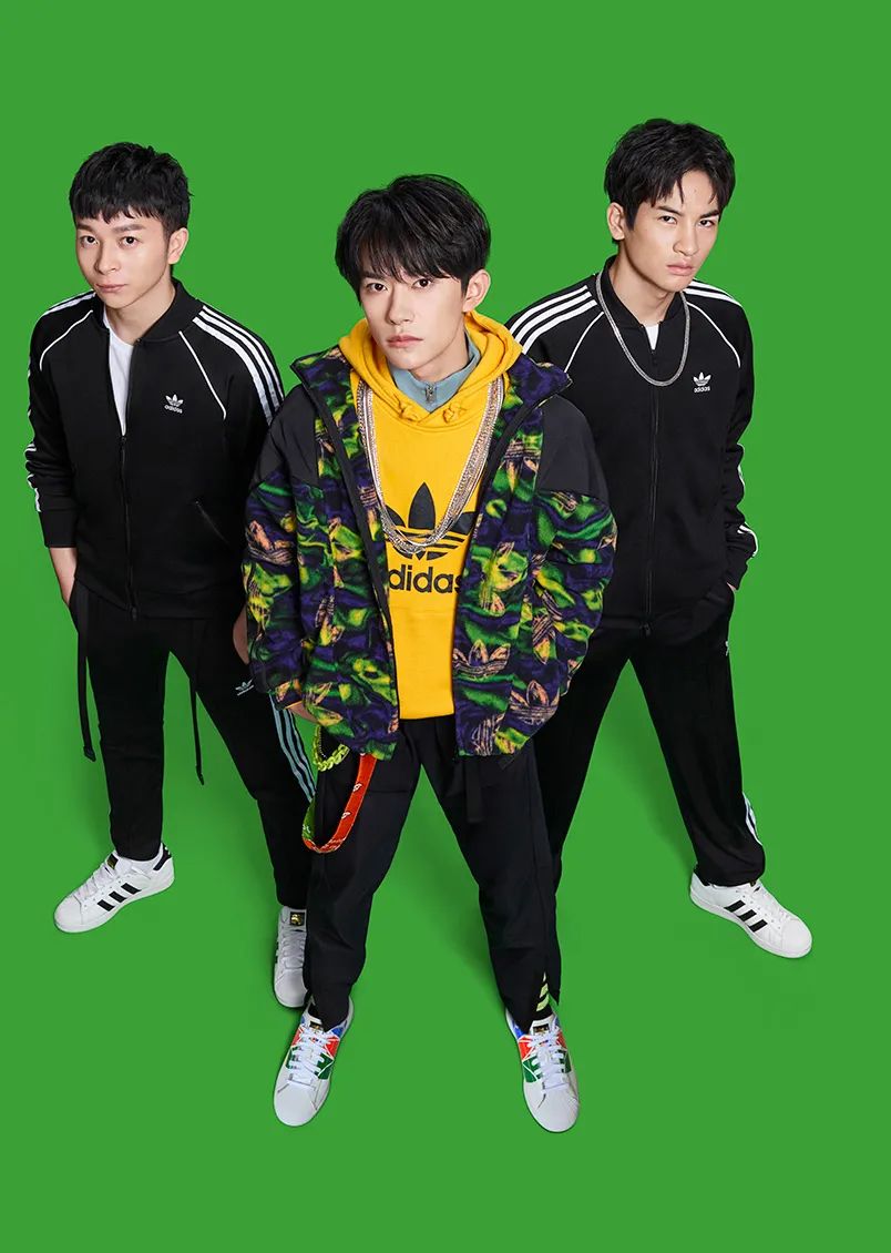 adidas三叶草鞋新版和旧版,adidas三叶草logo倒过来