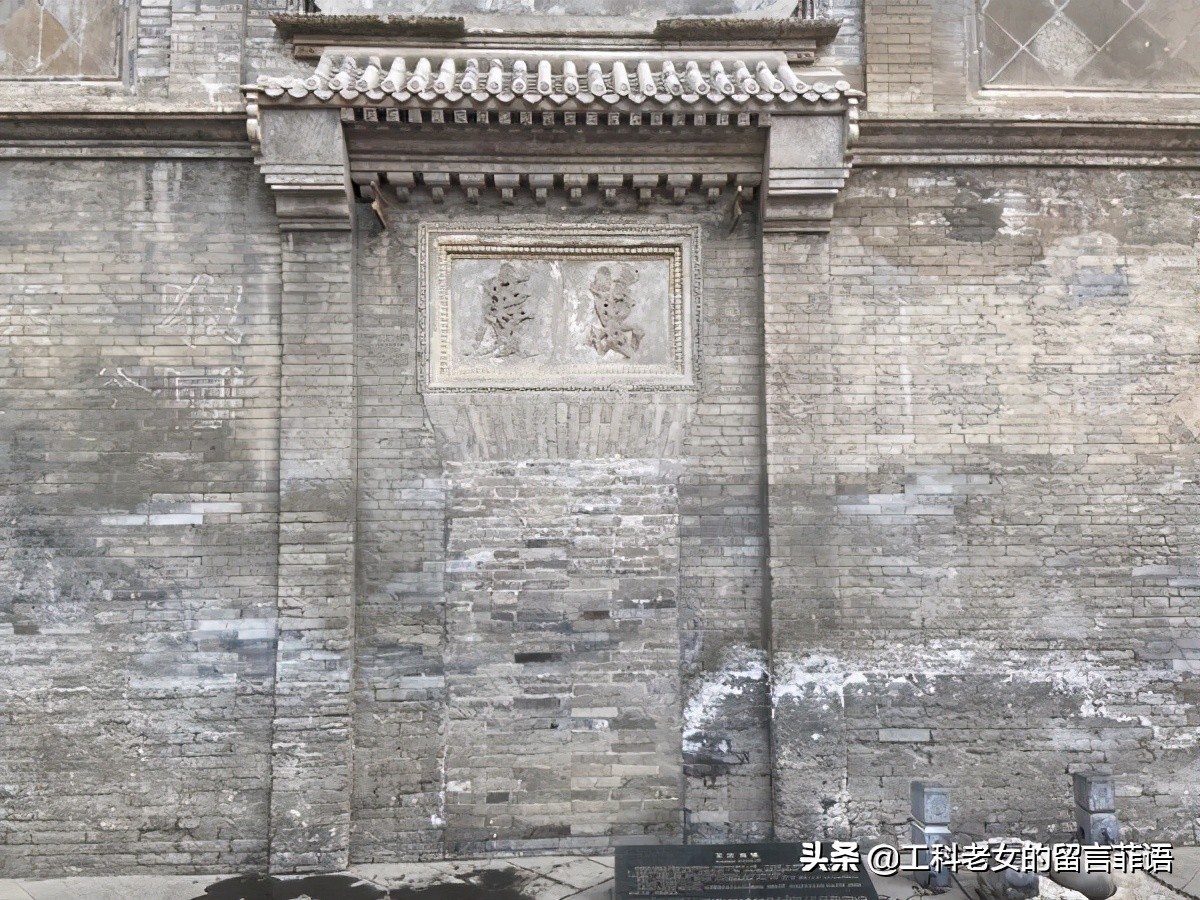 曾经人满为患的南锣鼓巷，在除夕当天有点冷清