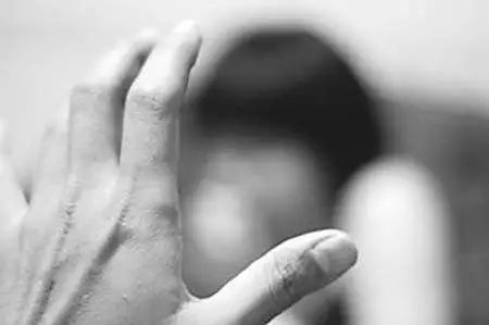 逼迫11岁少女当*奴性**、性侵女儿和儿媳、害死亲儿子…他却说这是“神的旨意”