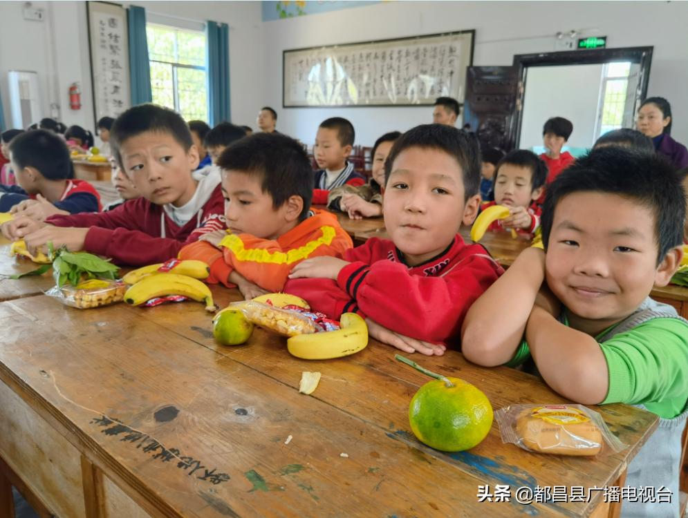 爱心传递情暖六一,爱心助力教育关怀传递温暖