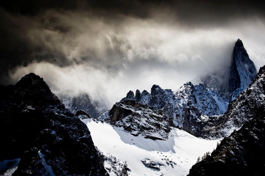 始祖鸟alphasv明星上身,始祖鸟alphasv兔年限定款