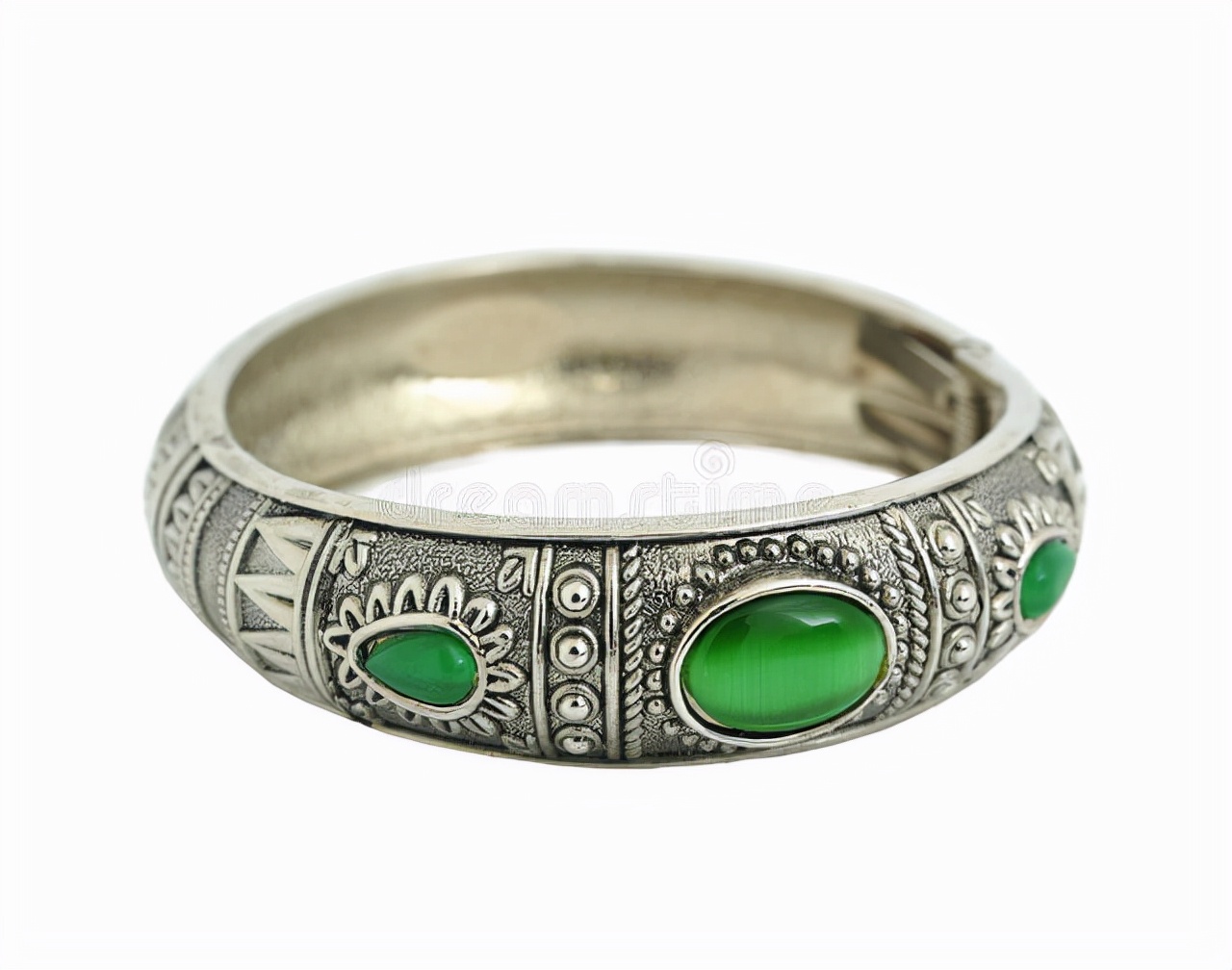 足金跟银饰一起佩戴,佩戴银饰有什么讲究禁忌