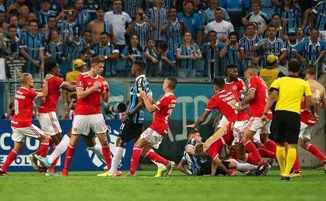 世界足坛名场面小罗,足坛十大惨案巴塞罗那8比2