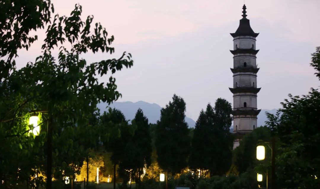 夜新叶，新叶夜，夜夜夜夜夜！唱吧醉仙居，探秘奶茶吧，茶憩戏曲馆，漫步烟花巷……每周六晚