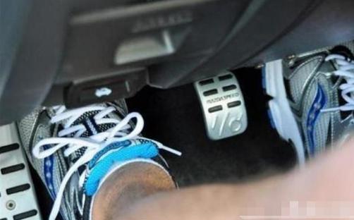 10年别克凯越1.6手动挡挂二档顿挫,手动挡一挡起步后抖动