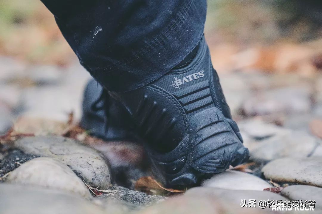 日常防水军靴,军靴下雨天可以穿吗