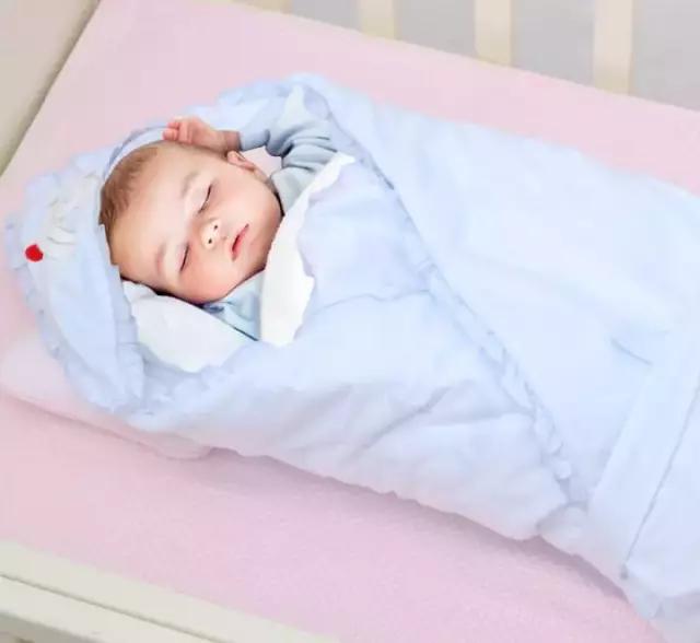 婴儿抱被要不要把手包裹起来,婴儿抱被一般准备几个