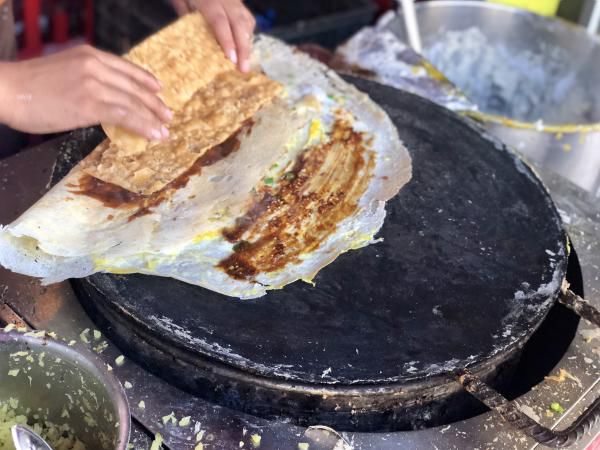 老大爷做煎饼月入三万,做煎饼摊挣钱多少每天