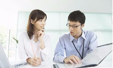 同事故意让你帮他忙,同事让我帮他干活让你背锅