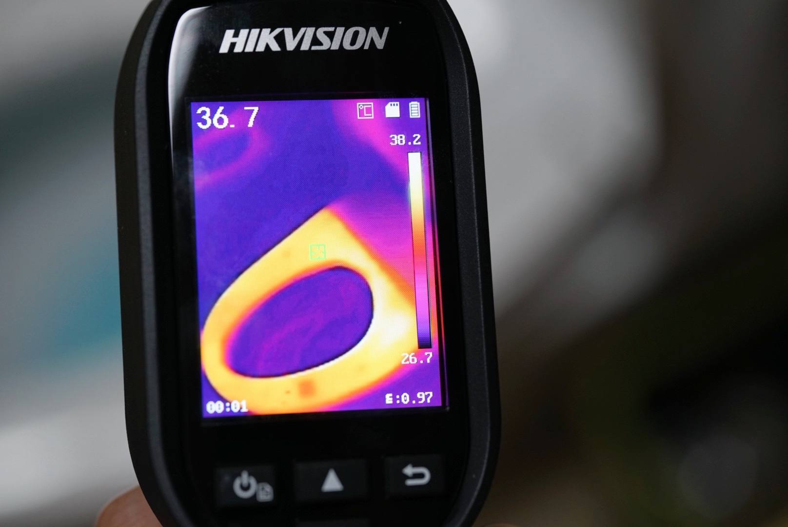 坐着小便溅到马桶边缘怎么回事,蹲马桶小便溅尿怎么办