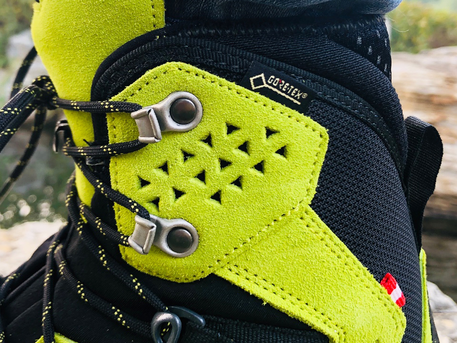 高帮登山鞋的缺点,lowa高帮登山鞋测评