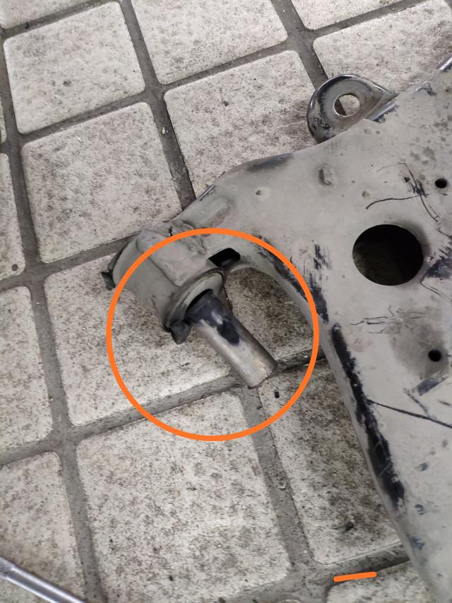 别克君威刹车时方向盘抖,君威遇到坑洼地后轮感觉跑偏