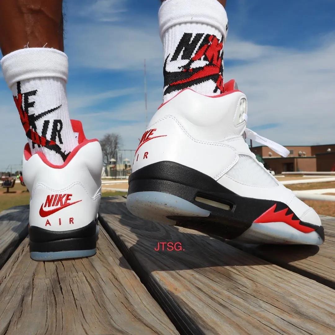 周杰伦球鞋配色,邓紫棋周杰伦同款球鞋