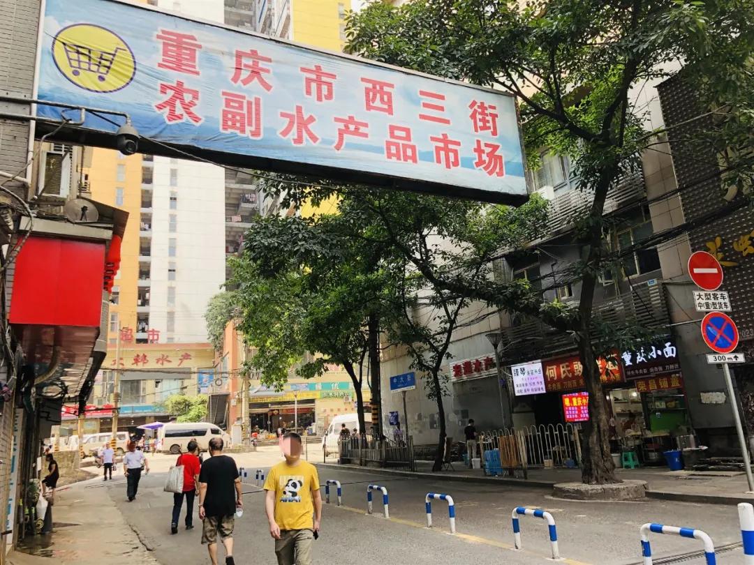 重庆这个24层没有电梯的高楼！直逼40℃的天气仍然有人前来打卡