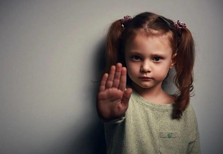 为什么父母总是出尔反尔,家长老是出尔反尔该怎么反击