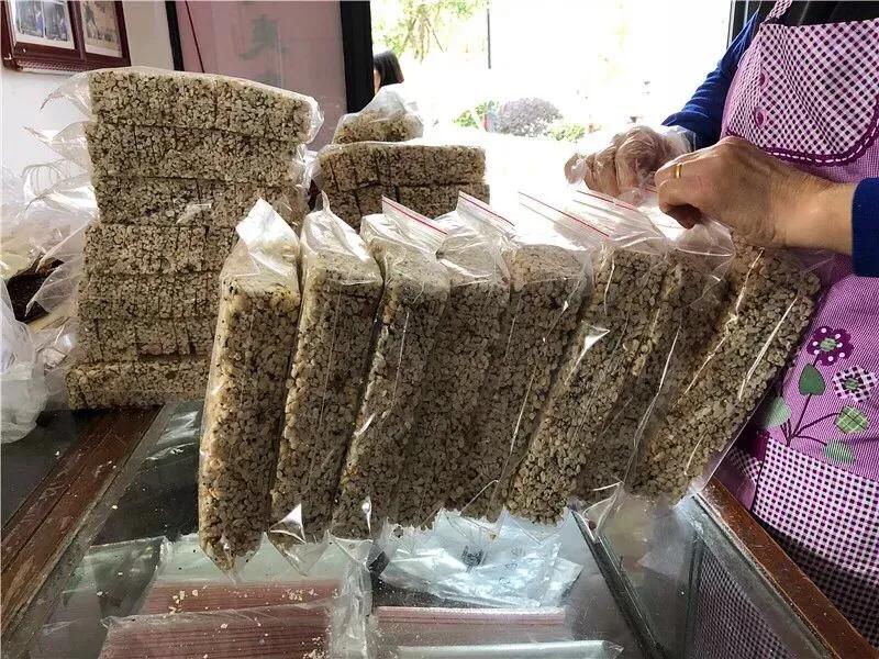 宁波这家小店的冻米糖又酥又香，老师傅做了40多年