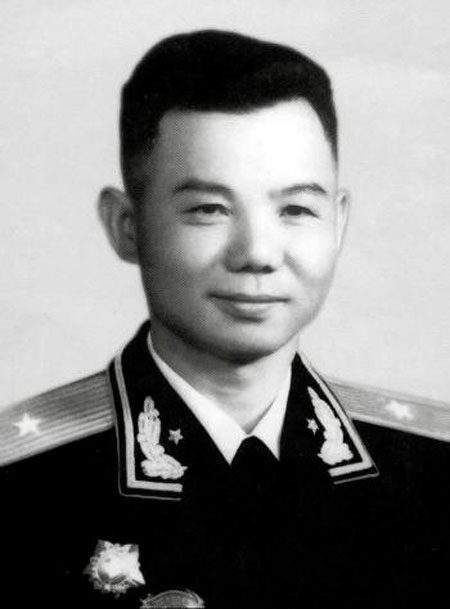 俏也不争春只把春来报,俏也不争春原诗