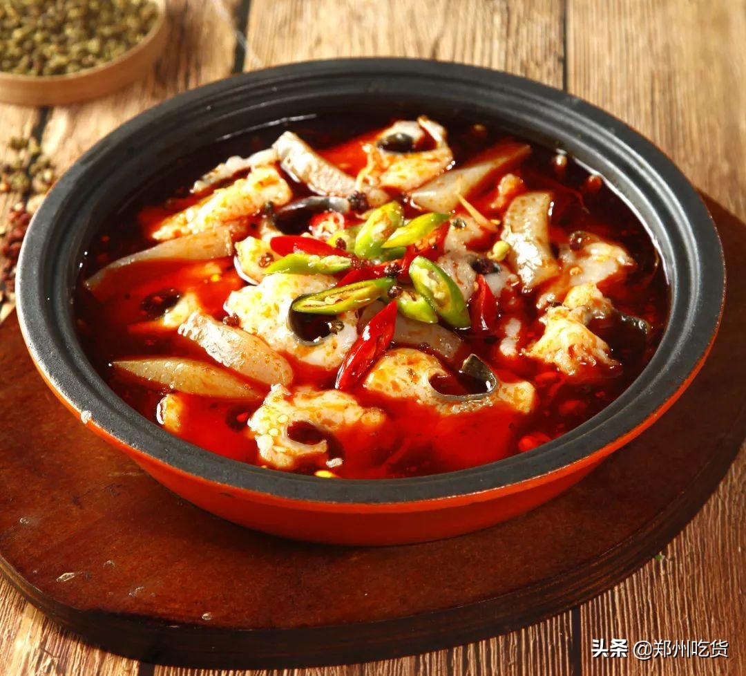 用焖锅做川菜，开店150+，这个餐厅咋把吃货变老板的？