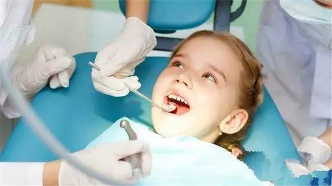 格格宝宝,婴儿长牙齿都一样顺序吗