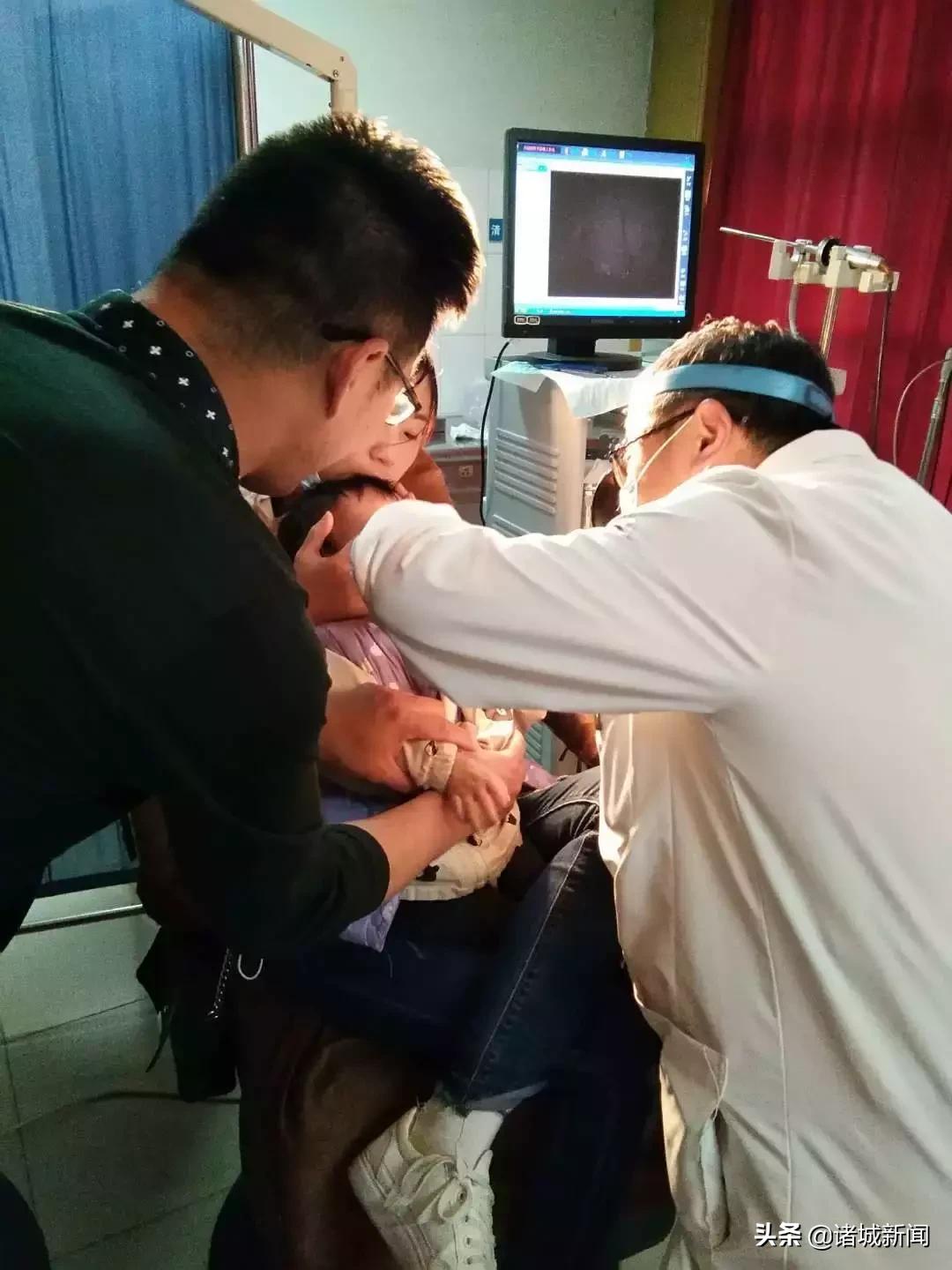 一岁半孩子流黄鼻涕20多天好不了,7岁孩子老是流黄鼻涕一个月了