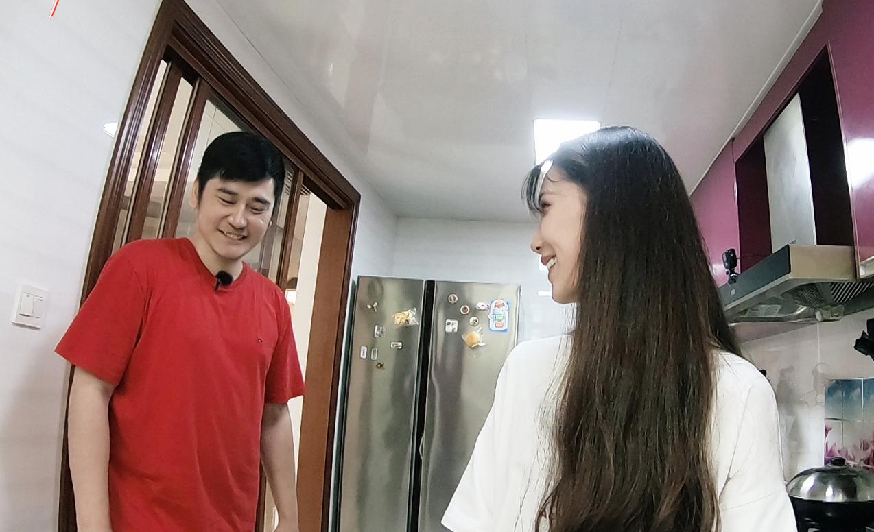 钱枫回忆曾为女友搬去厦门太痴狂，如今和袁姗姗只是朋友