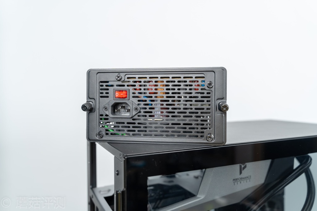 输出稳定，安静高效、Tt（Thermaltake）GT650W金牌全模组电源