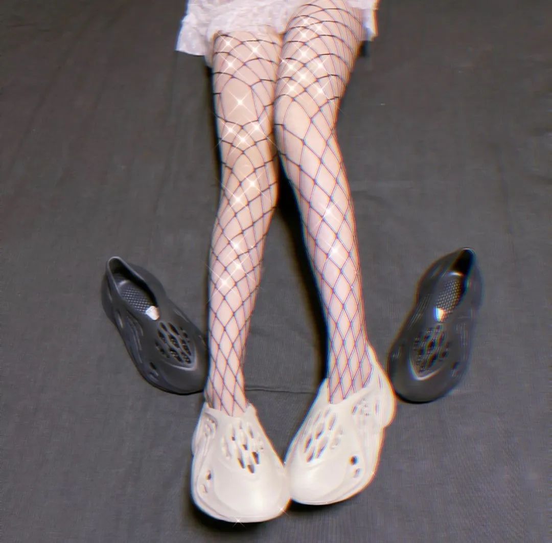 卡戴珊连体衣外穿高大上,卡戴珊巴黎世家蓝色连体衣