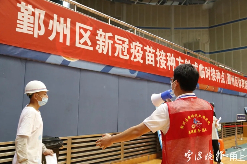 志愿红闪耀在疫情防控一线,志愿红点亮疫线之光