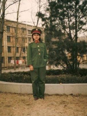 栾树韩红许志安,许志安和韩红接吻图片