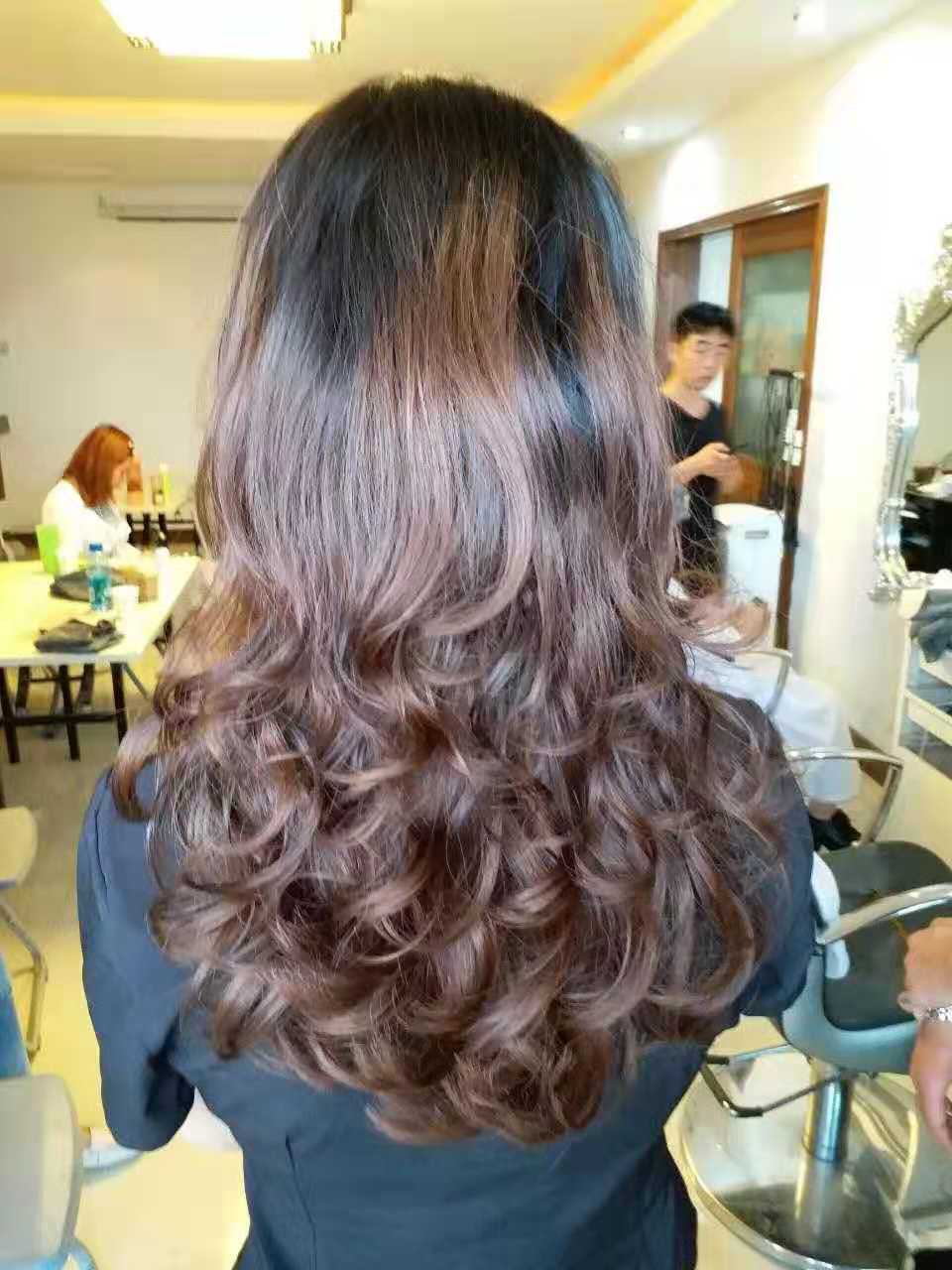 烫发会导致头发干枯吗,烫发干枯受损的头发