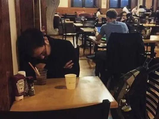 这所交际花藤校，地理位置绝佳，学霸精英扎堆，被中国学生爱疯了