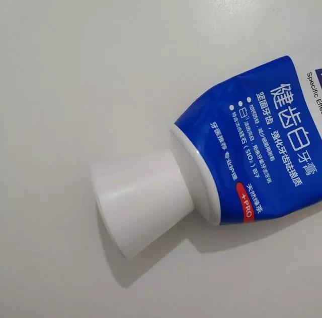 汽车大灯发污怎么清洗,新大灯变污什么原因