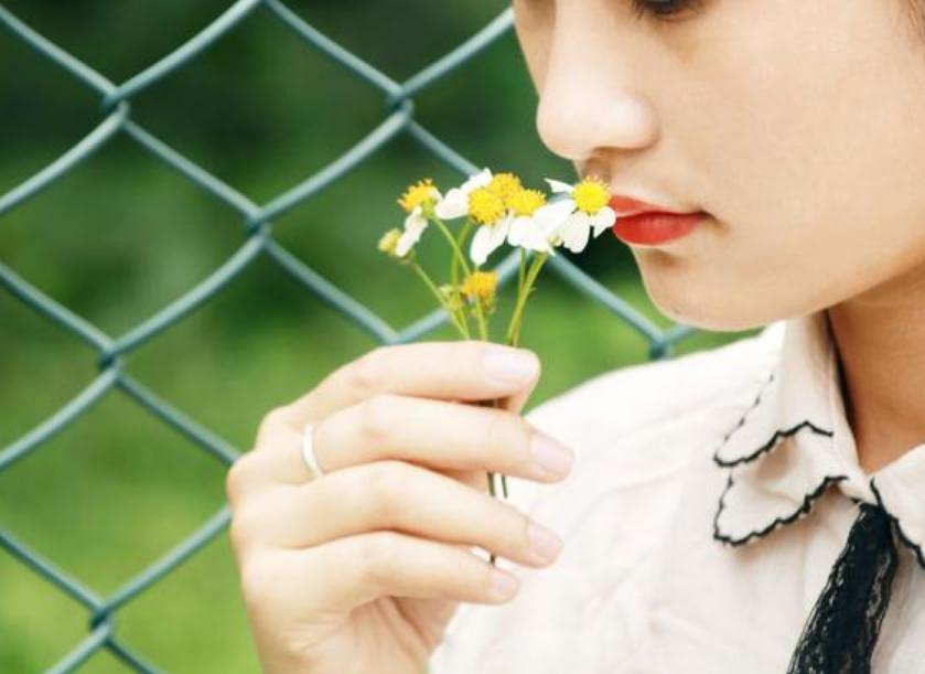 女人包里必带四样东西,女人包里必备的东西