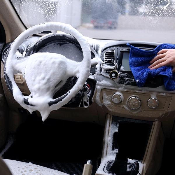 车子内饰脏了怎么清理,车内饰可以用湿毛巾擦吗