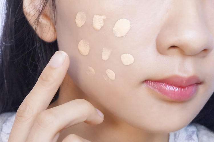 新手化日常淡妆的步骤,女人出门前化个淡妆步骤