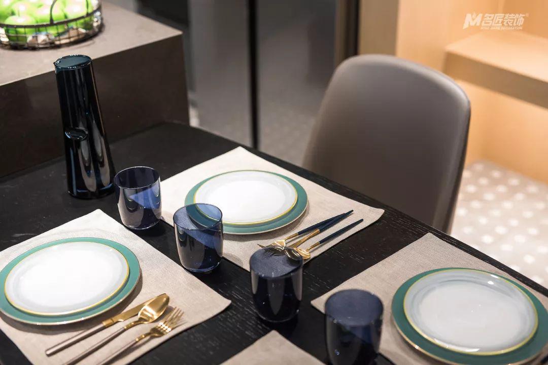 客厅书房玻璃隔断书柜,客厅餐厅一体隔断做电视墙